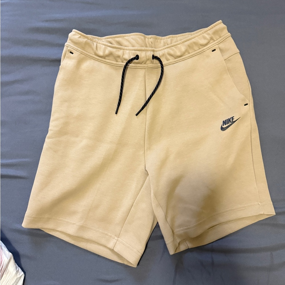New Nike Tech Shorts Size M